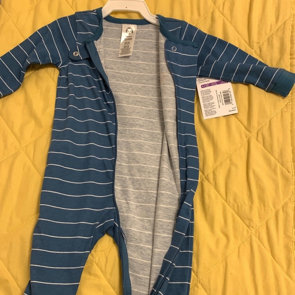 Onesie - Picture 2 of 4